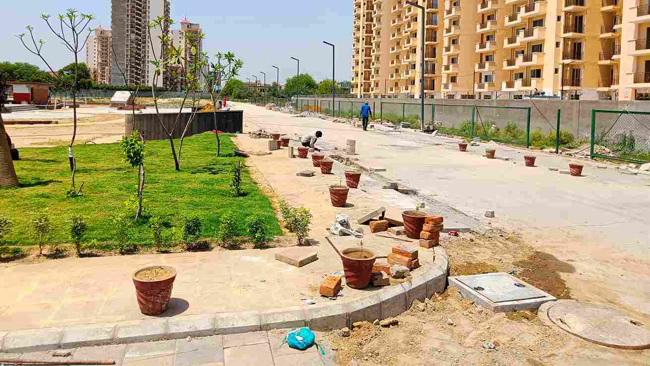 ROF INSIGNIA PARK / FLOORS / SECTOR 93